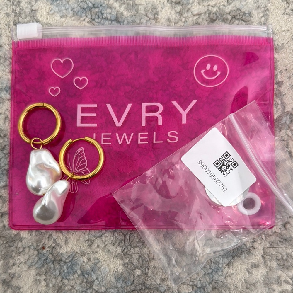 NWT Evry Jewels Gold and Pearl Earrings